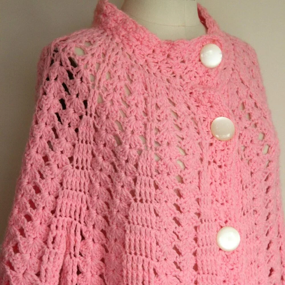 Vintage 1960s 1970s Poncho Shawl, Pink Knit or Crochet with Buttons Cape Wrap - Picture 6 of 10